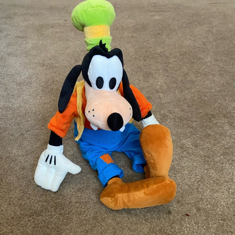 🏰✨Disney Goofy Plush